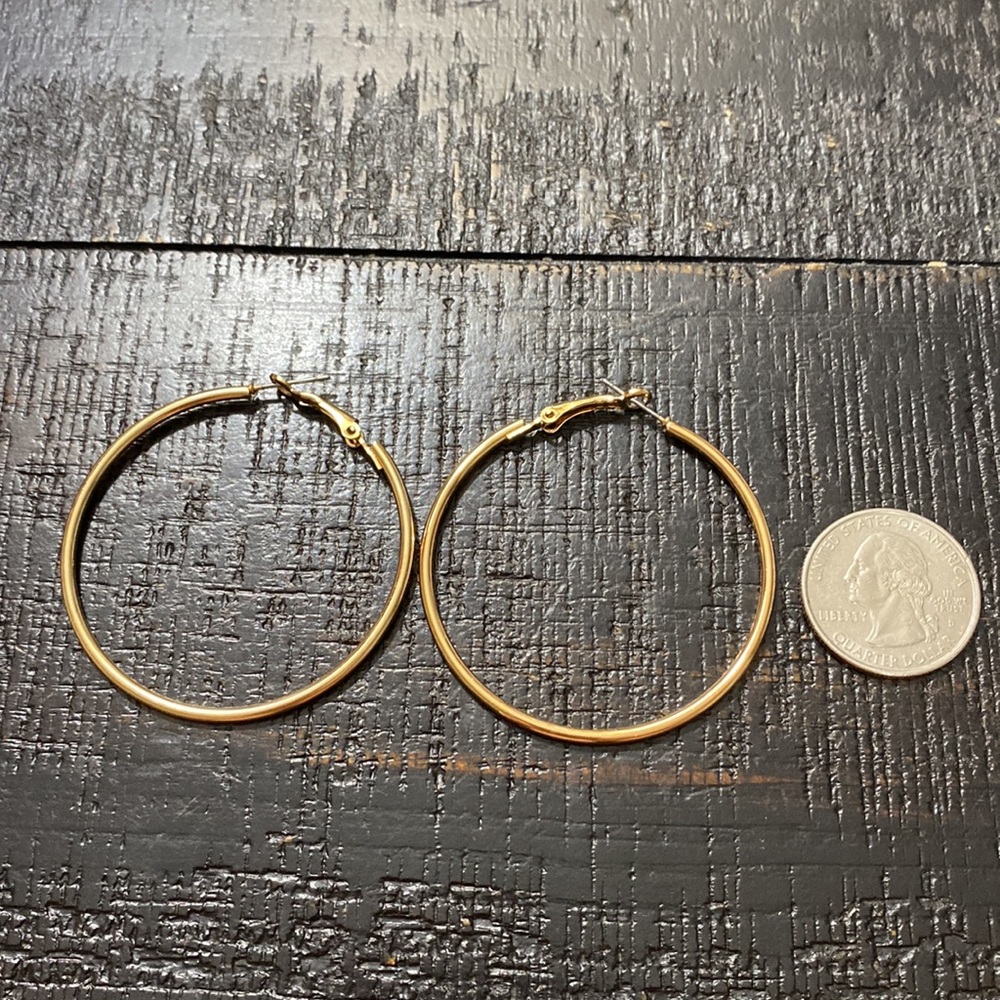 NWOT Gold Tone Hoop Pierced Earrings - Classic Thin Hoop for Women! - Picture 2 of 3